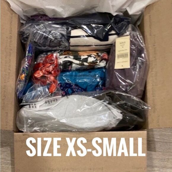5 lbs WOMEN’S CLOTHING BUNDLE - MIXED SEASONS & STYLES - SIZES XS, S or Medium - Picture 1 of 1
